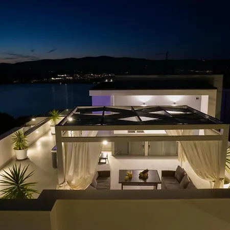 Luxury Sun Stone Heated Pool & Whirlpool Villa *