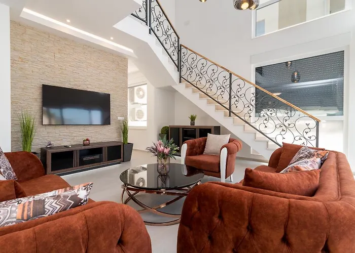 Luxury Sun Stone Heated Pool & Whirlpool * Τρογκίρ