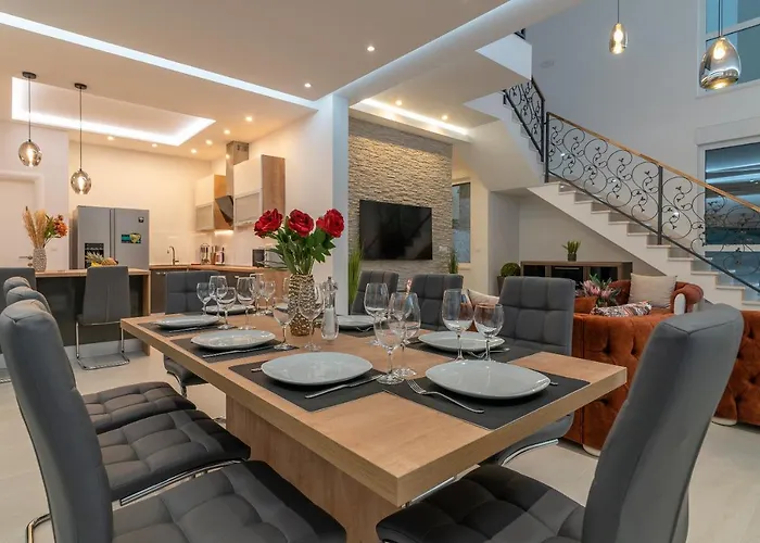 Luxury Sun Stone Heated Pool & Whirlpool Τρογκίρ