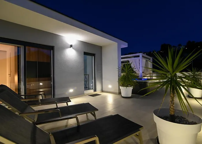 Luxury Sun Stone Heated Pool & Whirlpool Τρογκίρ