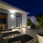 Luxury Sun Stone Heated Pool & Whirlpool Τρογκίρ
