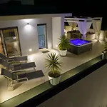 Βίλα Luxury Sun Stone Heated Pool & Whirlpool Τρογκίρ