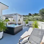 Luxury Sun Stone Heated Pool & Whirlpool Βίλα Τρογκίρ