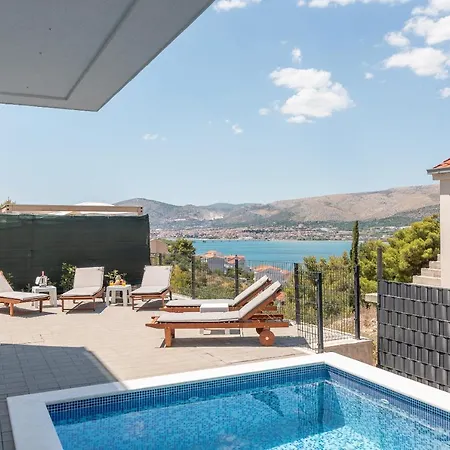 Luxury Sun Stone Heated Pool & Whirlpool Willa Trogir