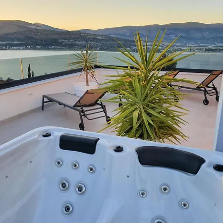 Luxury Sun Stone Heated Pool & Whirlpool Willa