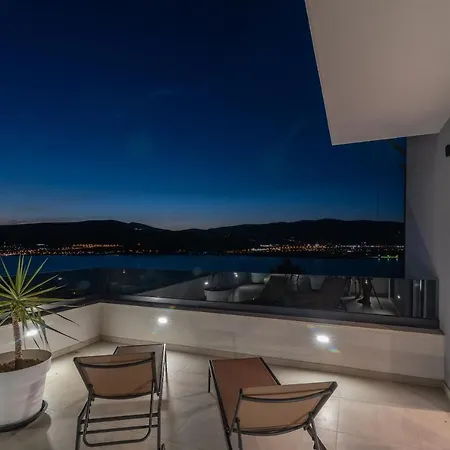 Luxury Sun Stone Heated Pool & Whirlpool