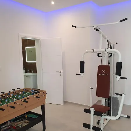 Luxury Sun Stone Heated Pool & Whirlpool