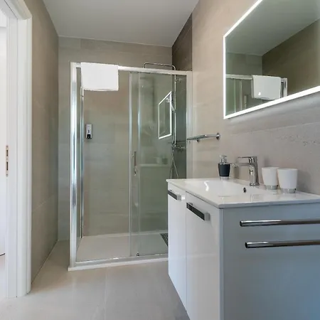 Luxury Sun Stone Heated Pool & Whirlpool Willa