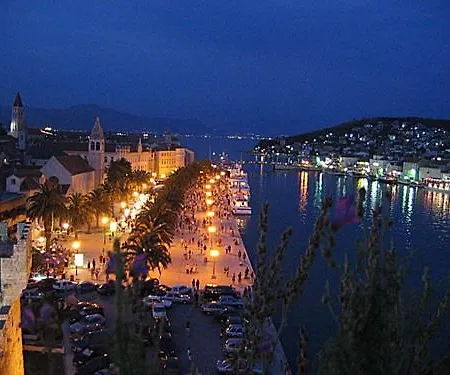 Willa Luxury Sun Stone Heated Pool & Whirlpool