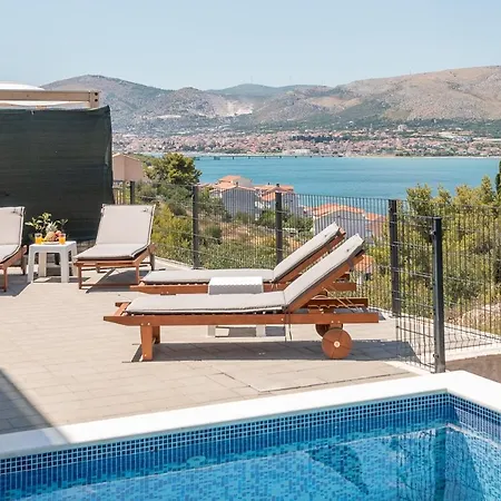 Luxury Sun Stone Heated Pool & Whirlpool *