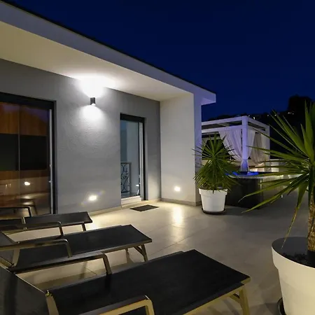 Luxury Sun Stone Heated Pool & Whirlpool Trogir