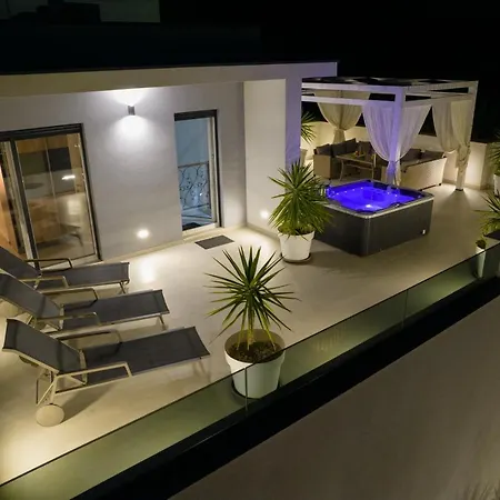 Willa Luxury Sun Stone Heated Pool & Whirlpool Trogir