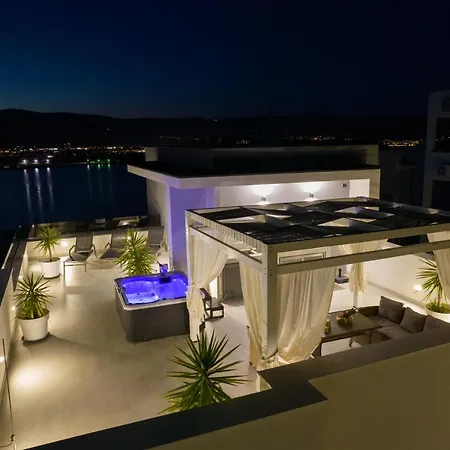 Luxury Sun Stone Heated Pool & Whirlpool Trogir