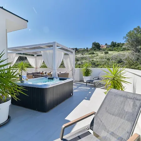 Luxury Sun Stone Heated Pool & Whirlpool Willa Trogir