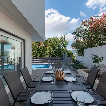 Luxury Sun Stone Heated Pool & Whirlpool Vila Trogir