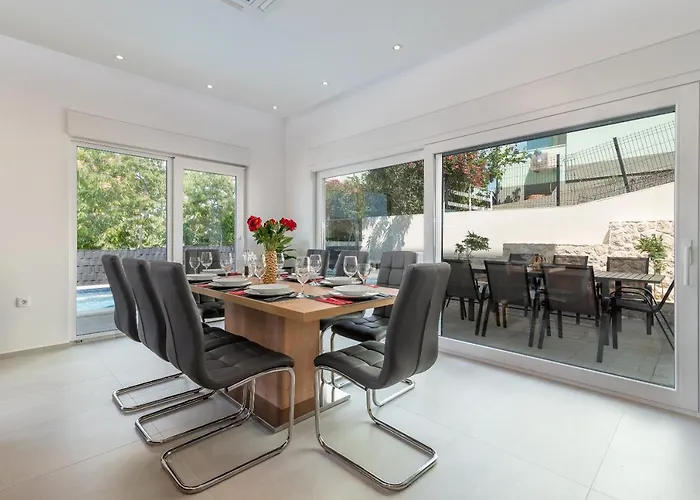 Villa Luxury Sun Stone Heated Pool & Whirlpool *