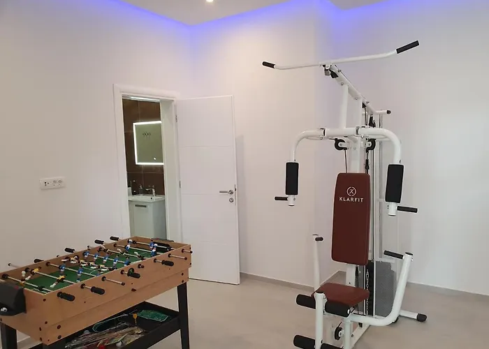 Luxury Sun Stone Heated Pool & Whirlpool