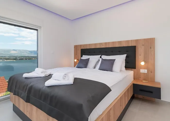 Luxury Sun Stone Heated Pool & Whirlpool *