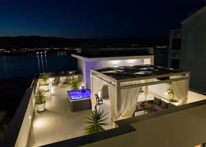 Luxury Sun Stone Heated Pool & Whirlpool Trogir