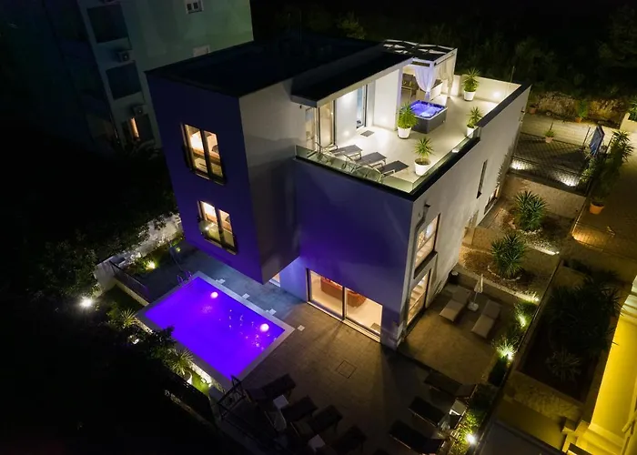 Luxury Sun Stone Heated Pool & Whirlpool Villa