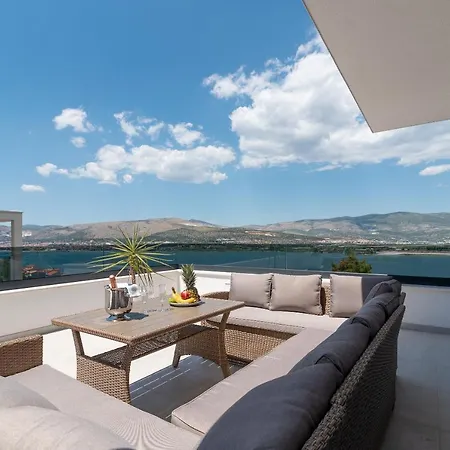 Villa Luxury Sun Stone Heated Pool & Whirlpool