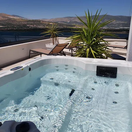 Luxury Sun Stone Heated Pool & Whirlpool *