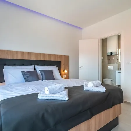 Luxury Sun Stone Heated Pool & Whirlpool Villa Trogir