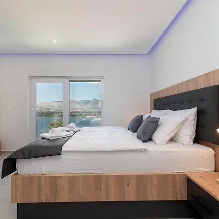 Villa Luxury Sun Stone Heated Pool & Whirlpool Trogir