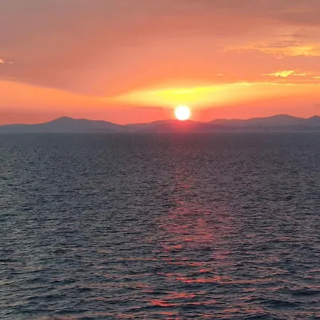 Luxury Sun Stone Heated Pool & Whirlpool 트로기르