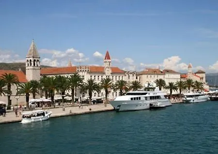 Luxury Sun Stone Heated Pool & Whirlpool