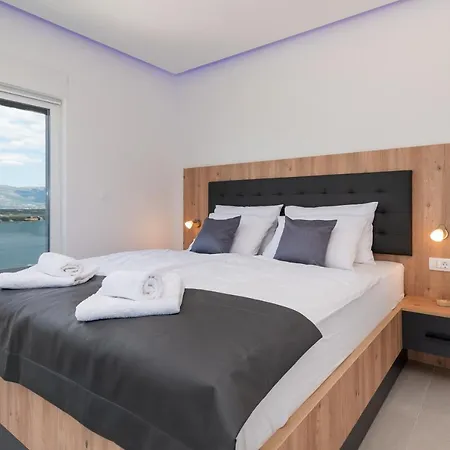 Luxury Sun Stone Heated Pool & Whirlpool *