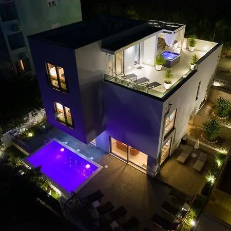 Luxury Sun Stone Heated Pool & Whirlpool Villa