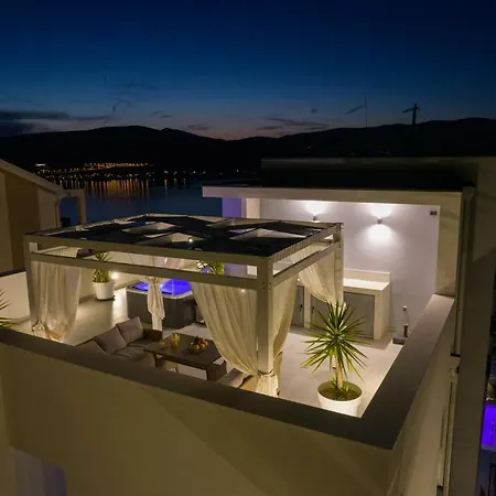 빌라 Luxury Sun Stone Heated Pool & Whirlpool 트로기르