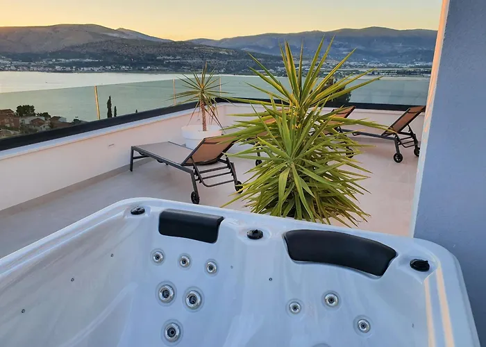Luxury Sun Stone Heated Pool & Whirlpool Vila