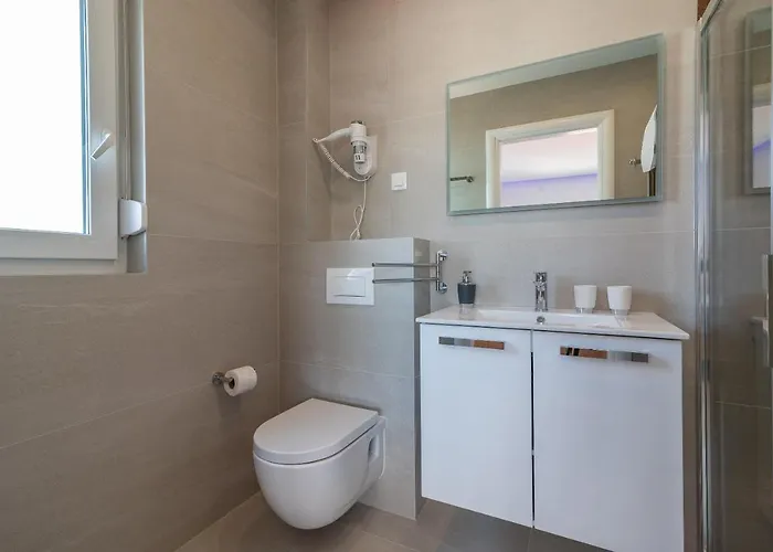 Luxury Sun Stone Heated Pool & Whirlpool Vila Trogir