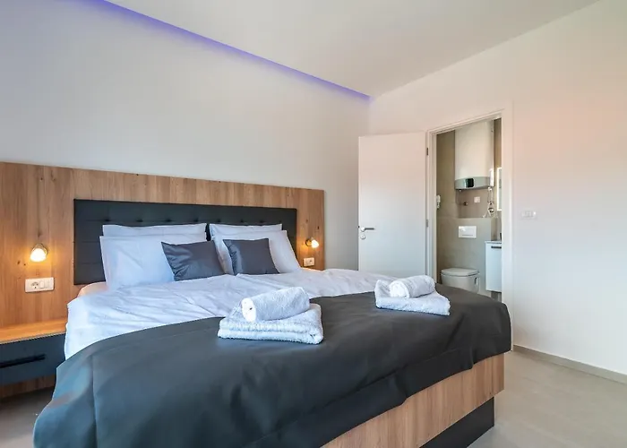 Luxury Sun Stone Heated Pool & Whirlpool Vila Trogir