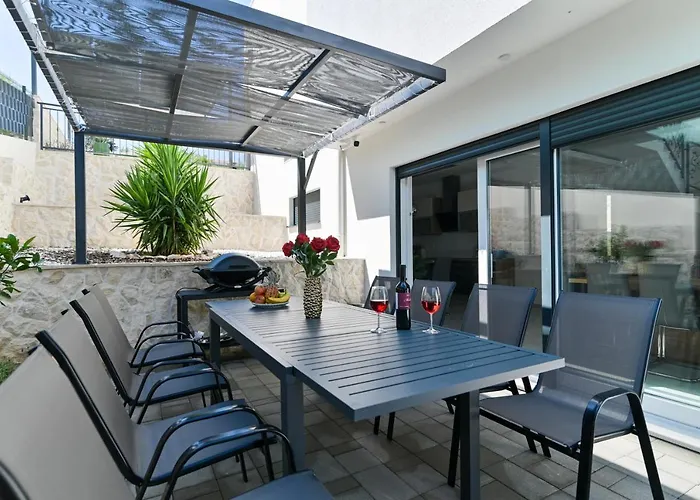 Luxury Sun Stone Heated Pool & Whirlpool Vila Trogir