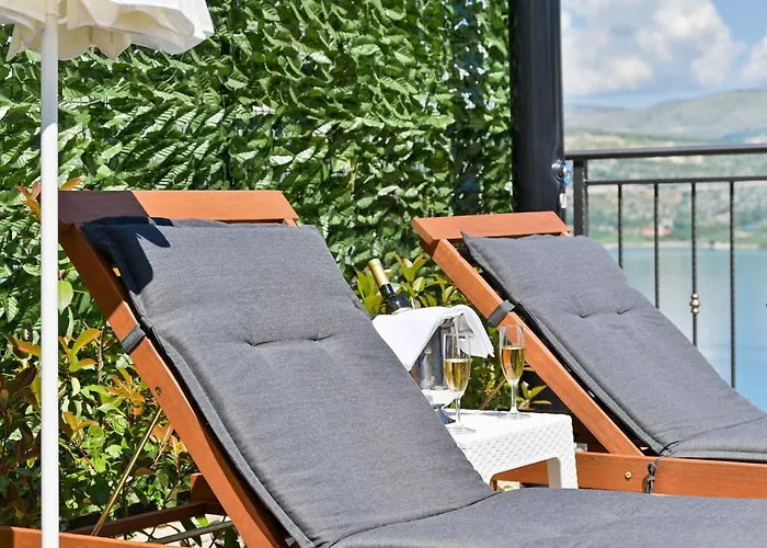 Luxury Sun Stone Heated Pool & Whirlpool Vila Trogir
