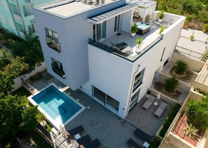Vila Luxury Sun Stone Heated Pool & Whirlpool