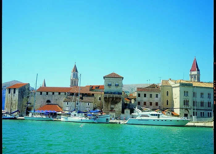 Luxury Sun Stone Heated Pool & Whirlpool Trogir